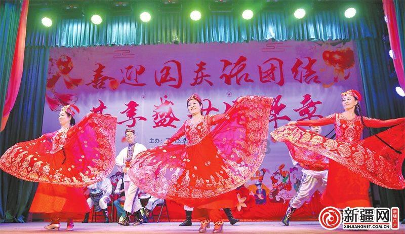 银行行长贪40亿,为绿卡让妻子和老外假结婚,结果妻子6年生3个娃